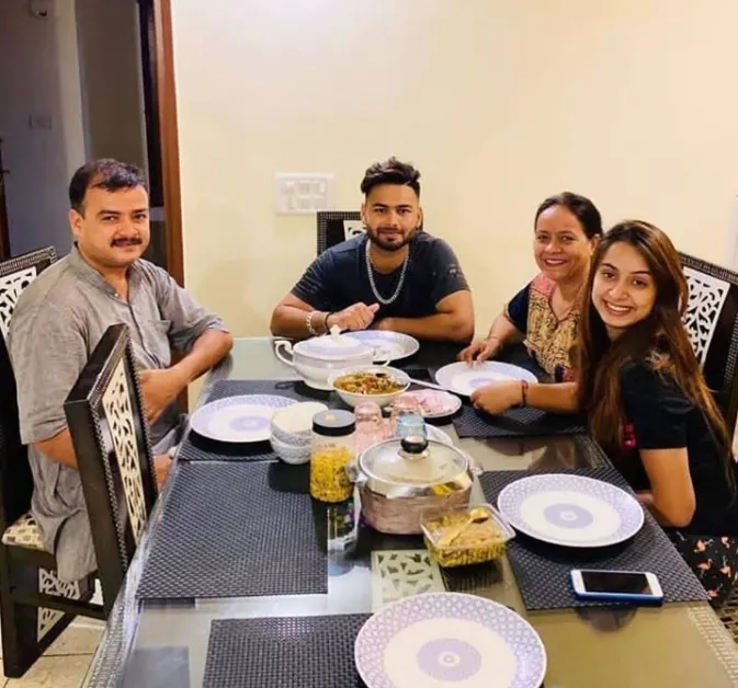 Rishabh-Pant-family